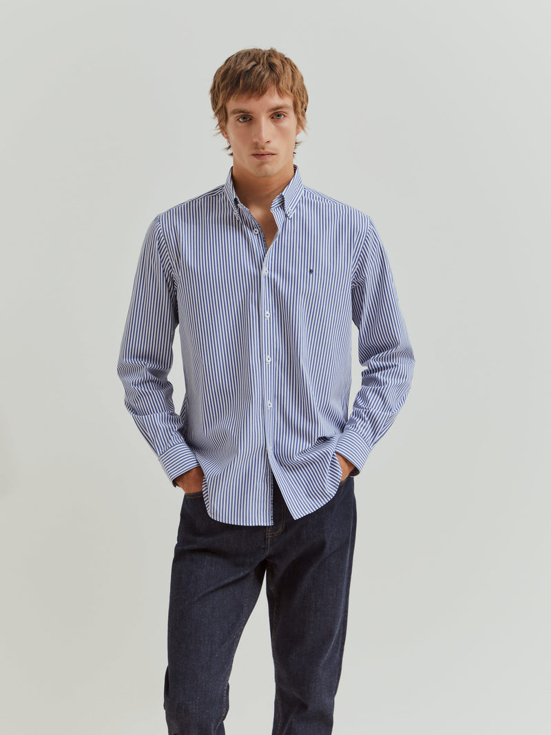 Camisa regular fit às riscas