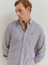 Camisa regular fit às riscas