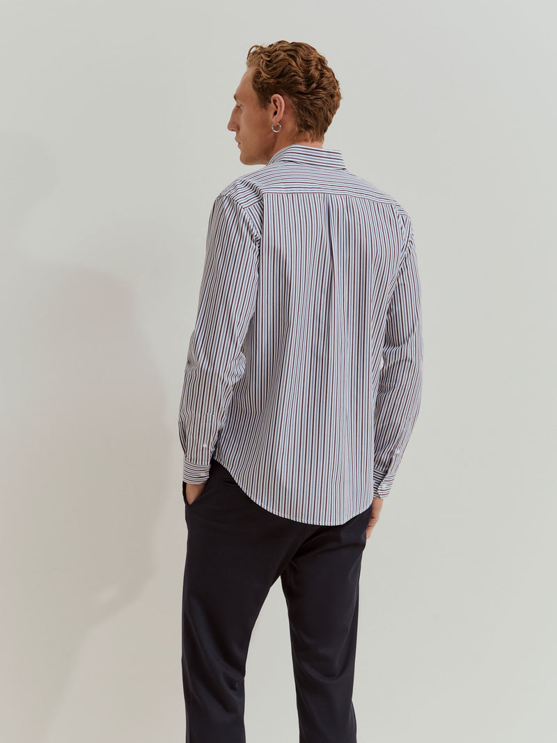 Camisa regular fit às riscas
