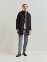 Sobretudo comprido com lã e capuz