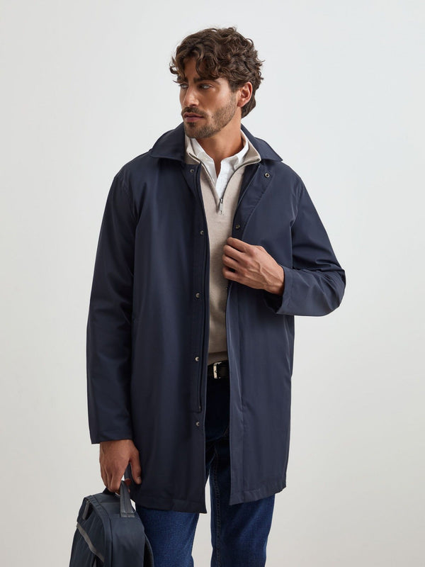 Gabardine em tecido técnico com capuz