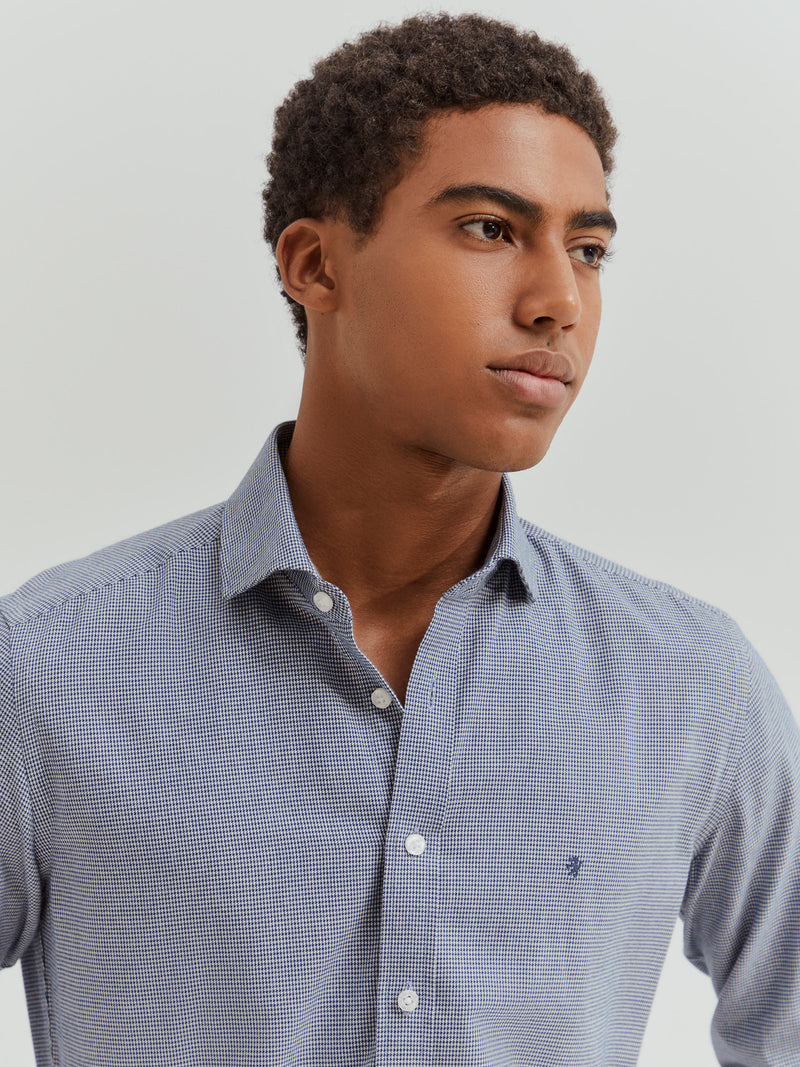 Camisa slim fit micropadrão
