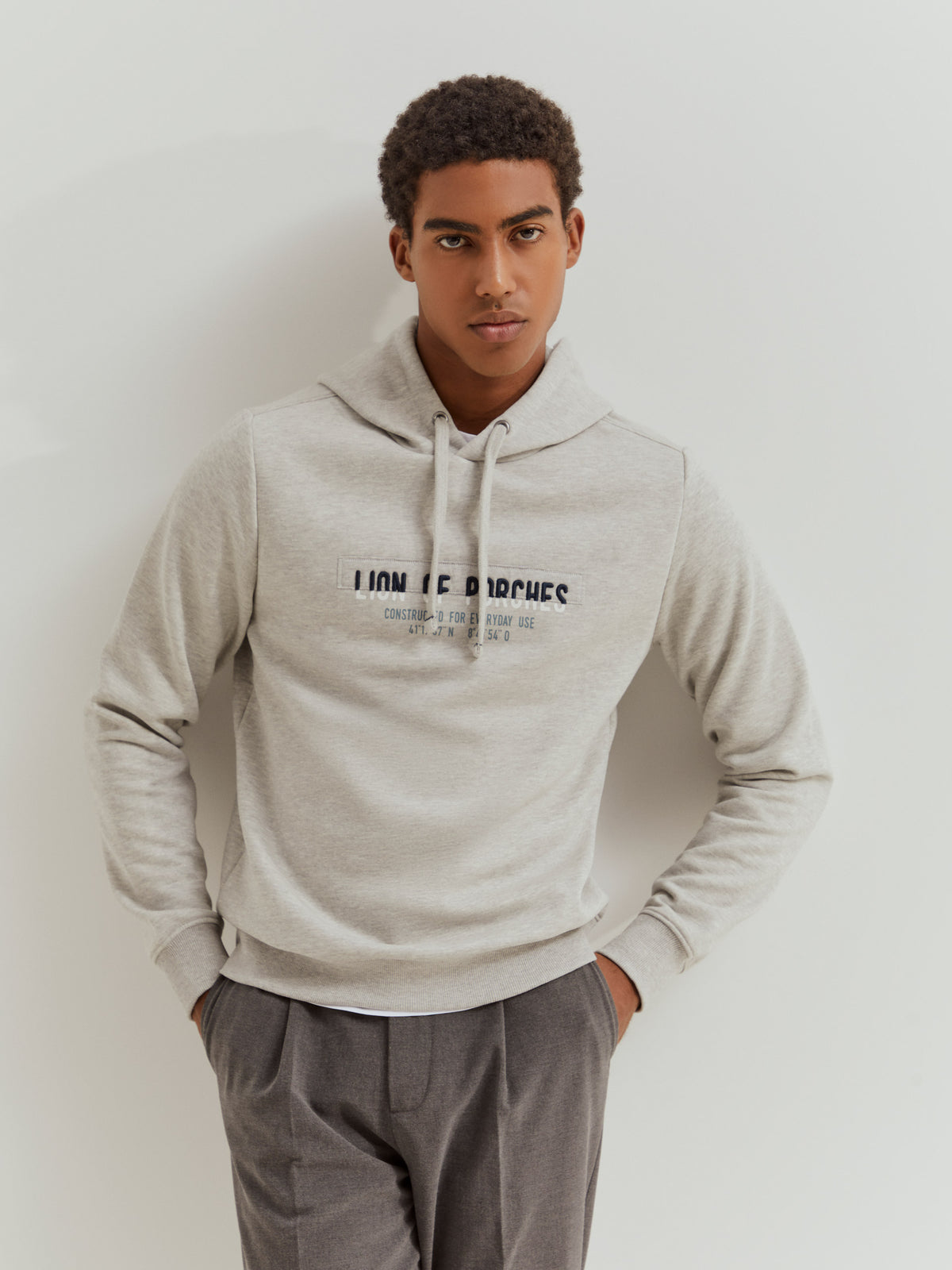 Sweatshirt Lion of Porches com capuz