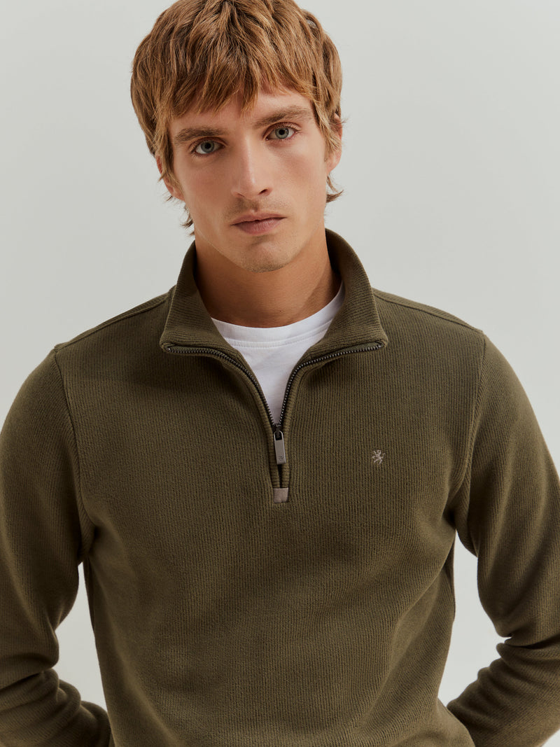 Camisola em malha texturada com carcela