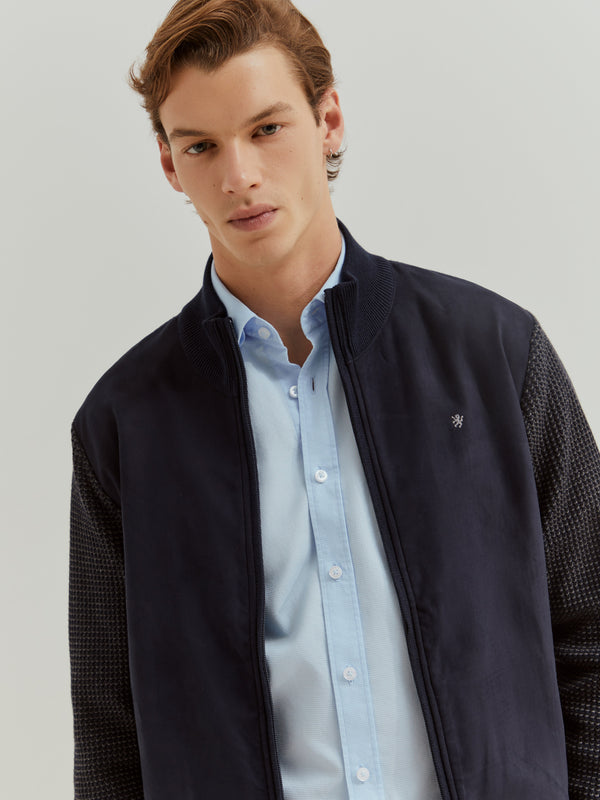 Casaco de manga comprida em malha e camurça