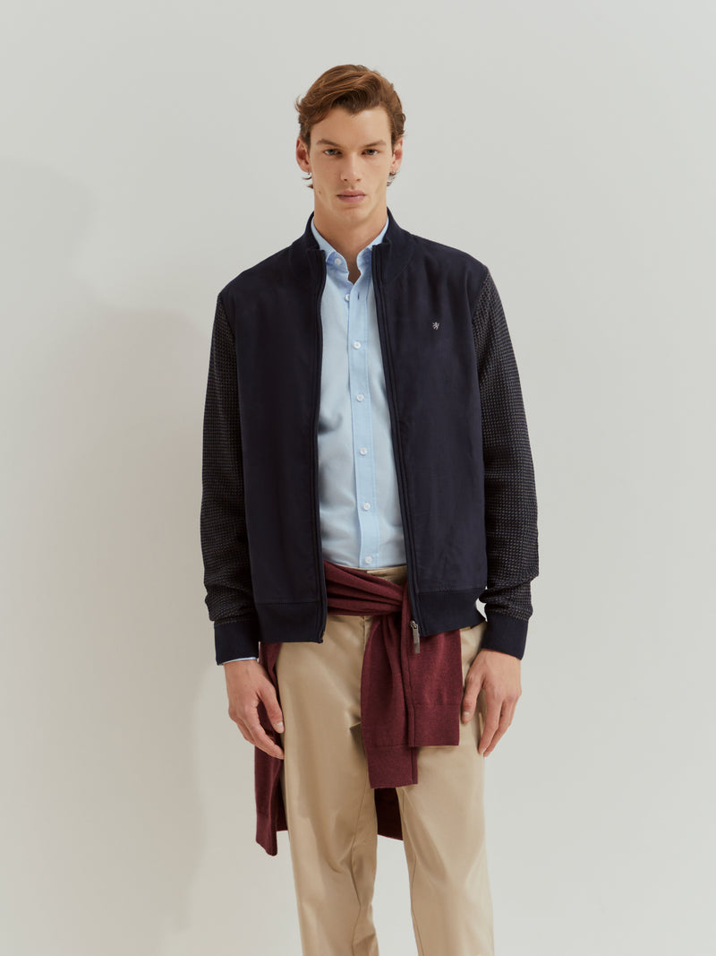 Casaco de manga comprida em malha e camurça