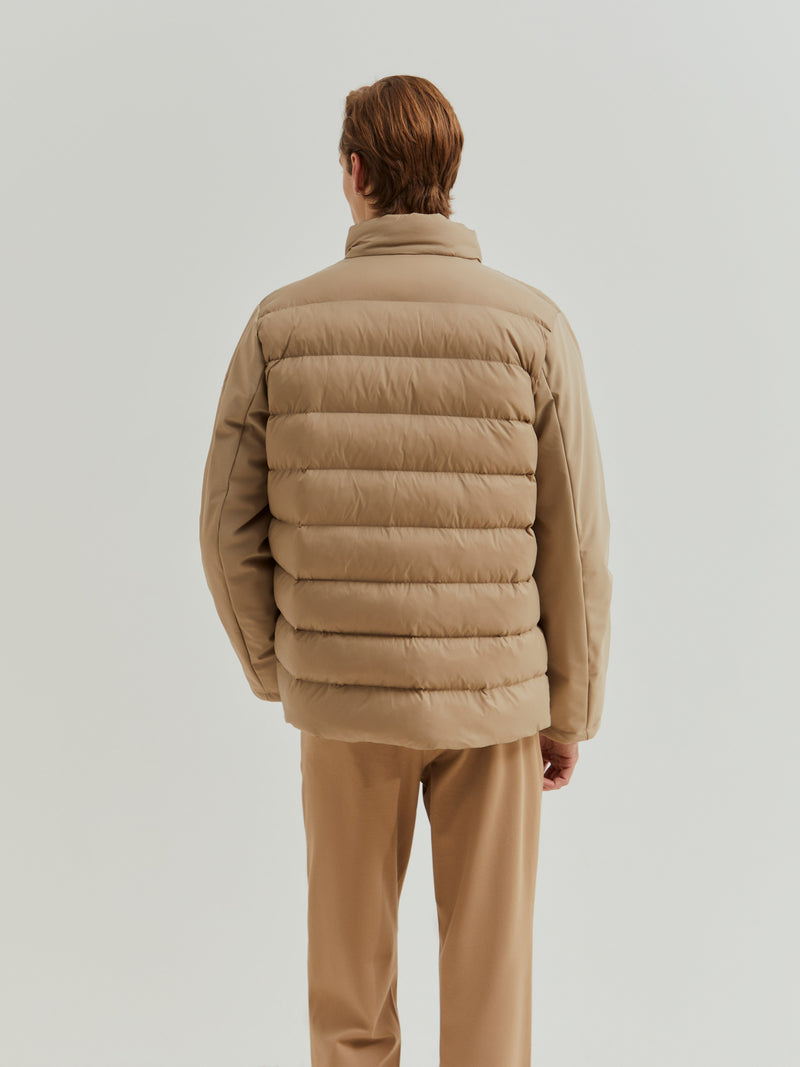 Blusão acolchoado com gola subida