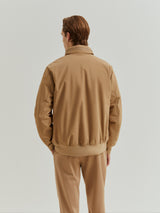 Blusão acolchoado com capuz embutido