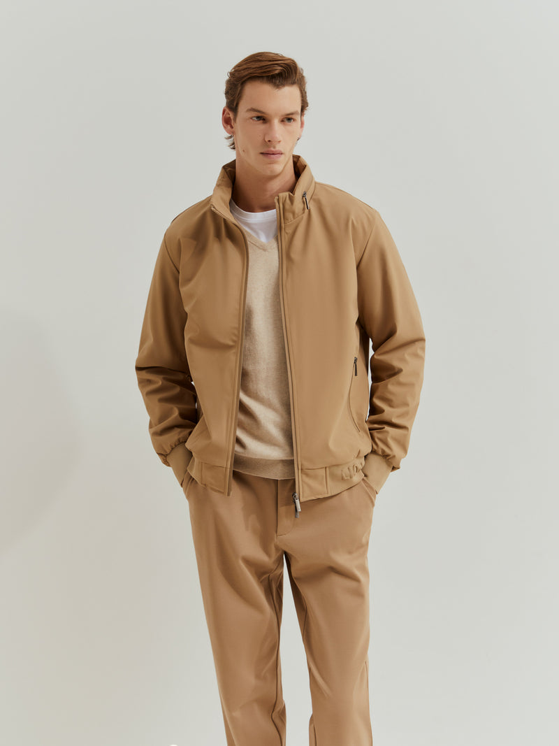 Blusão acolchoado com capuz embutido