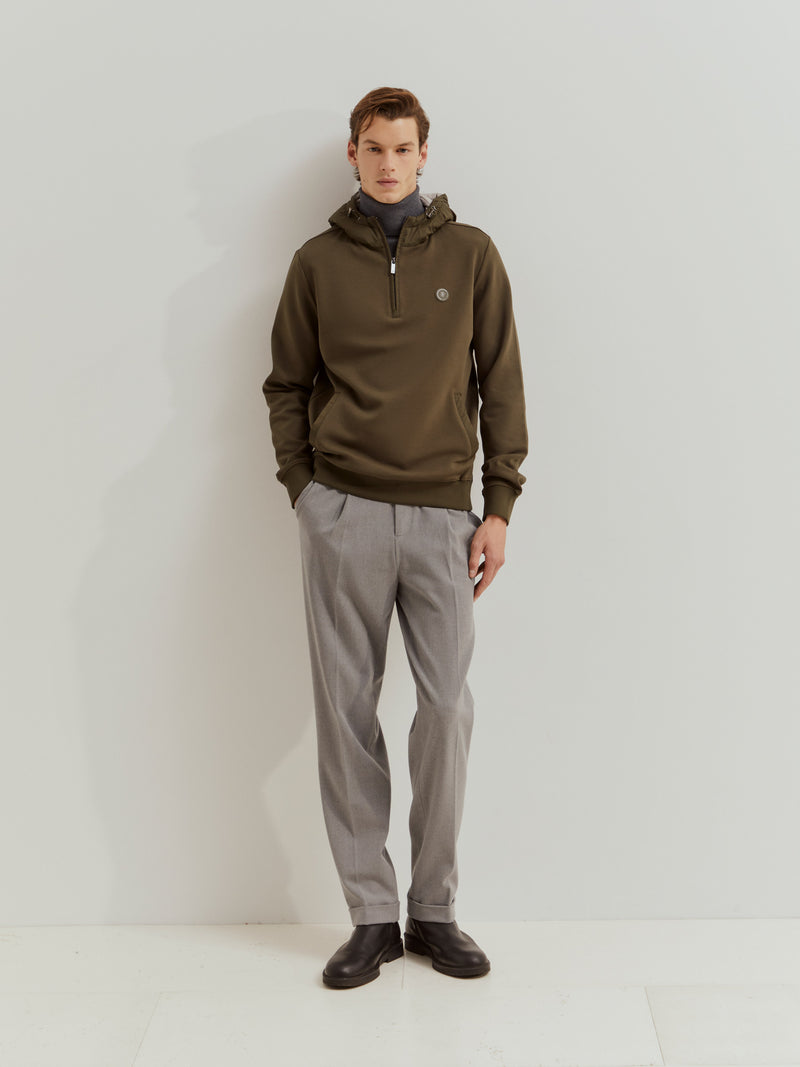 Sweater com Capuz em tecido técnico