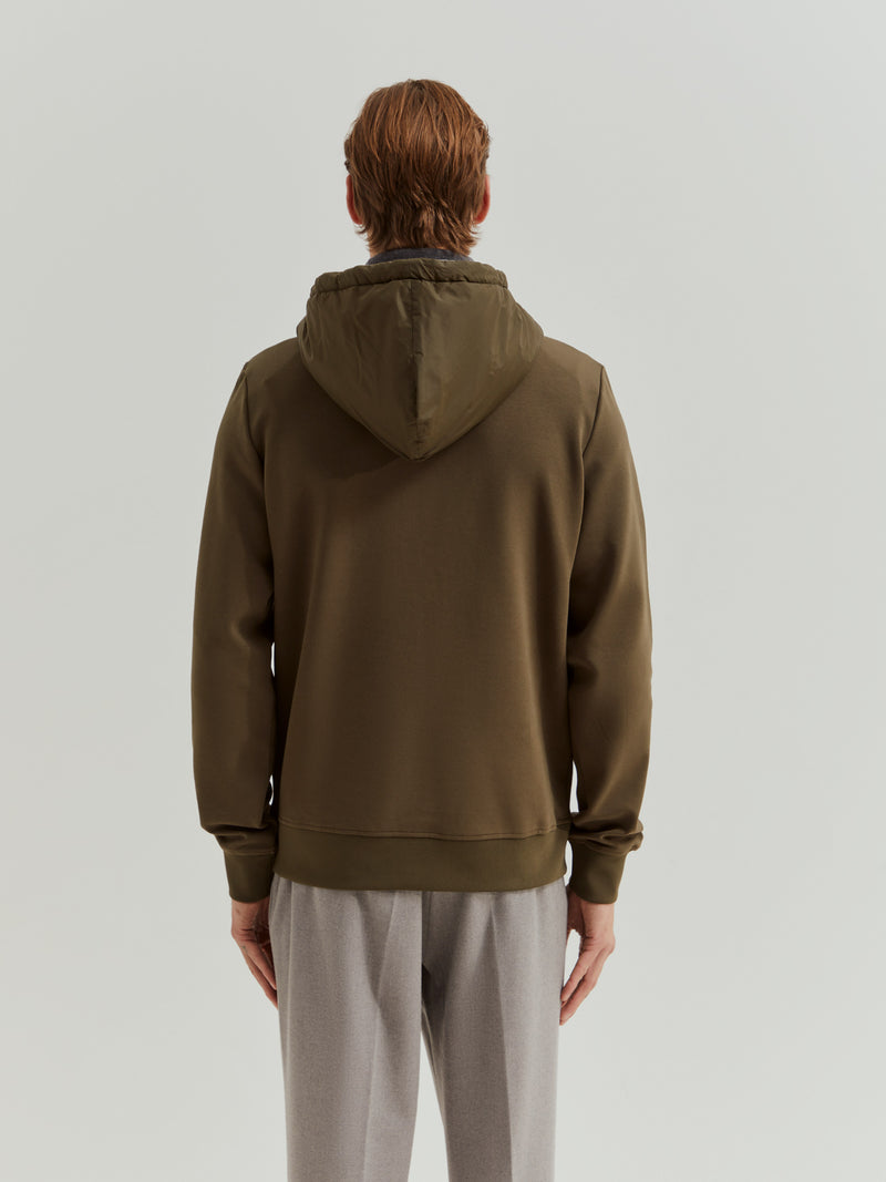 Sweater com Capuz em tecido técnico