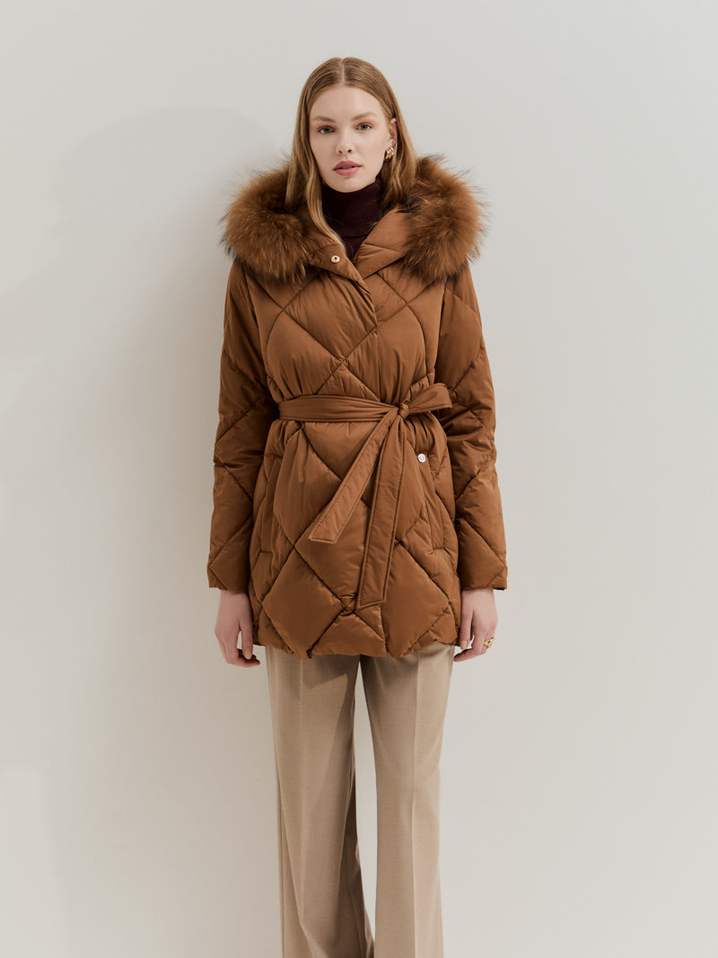 Blusão acolchoado com capuz e cinto