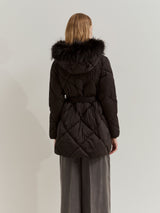 Blusão acolchoado com capuz e cinto