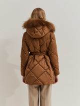 Blusão acolchoado com capuz e cinto