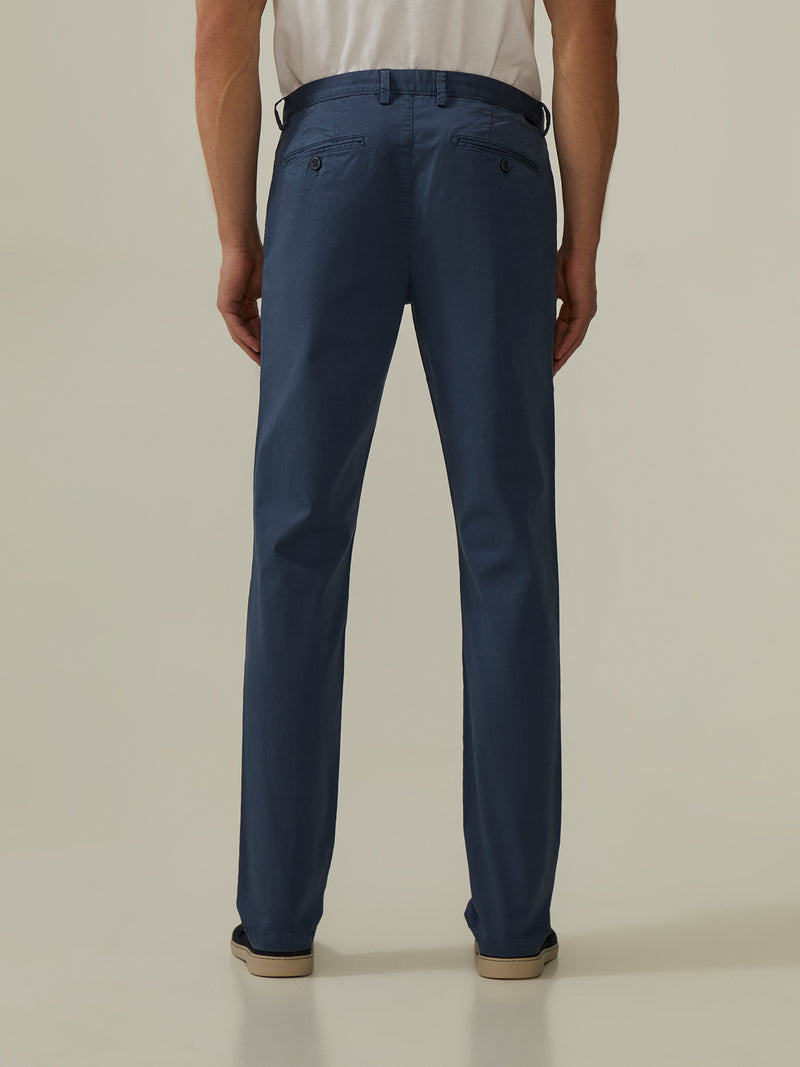 Calças chino slim fit em sarja