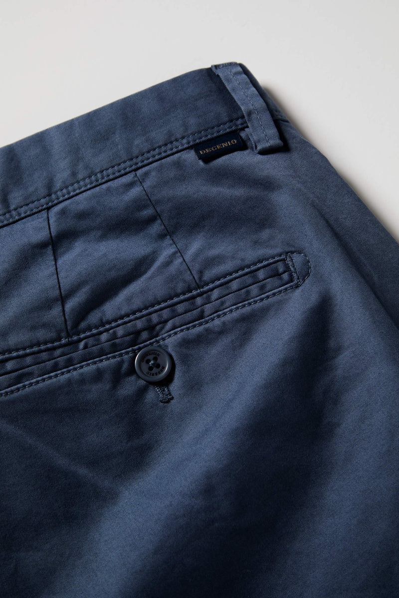 Calças chino slim fit em sarja