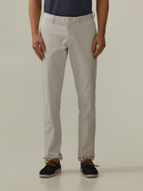 Calças chino slim fit em sarja