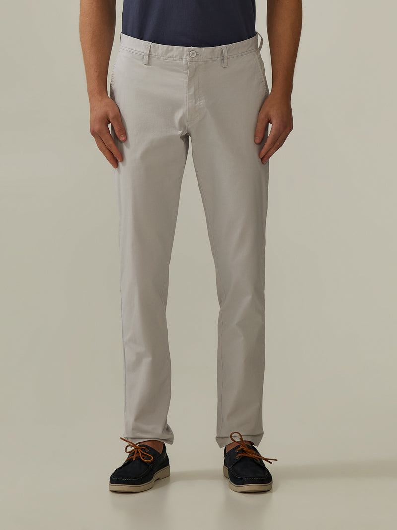 Calças chino slim fit em sarja