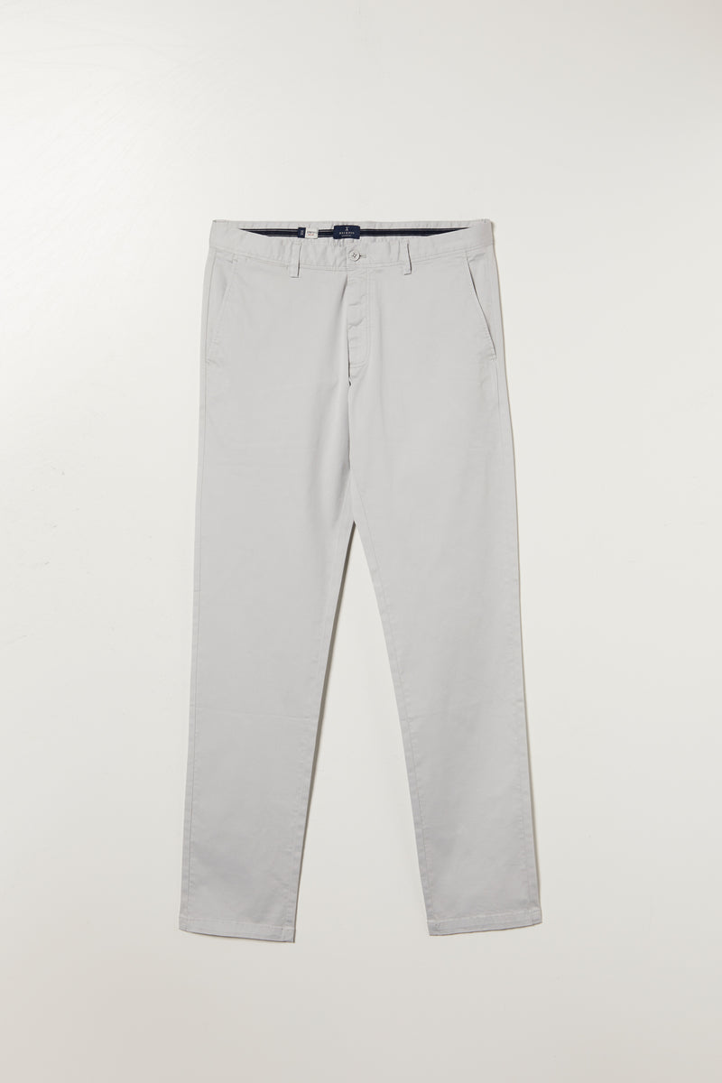 Calças chino slim fit em sarja