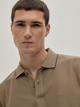 Polo piqué regular fit com risca