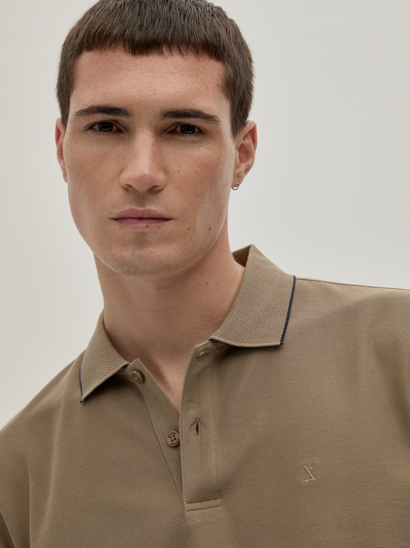 Polo piqué regular fit com risca