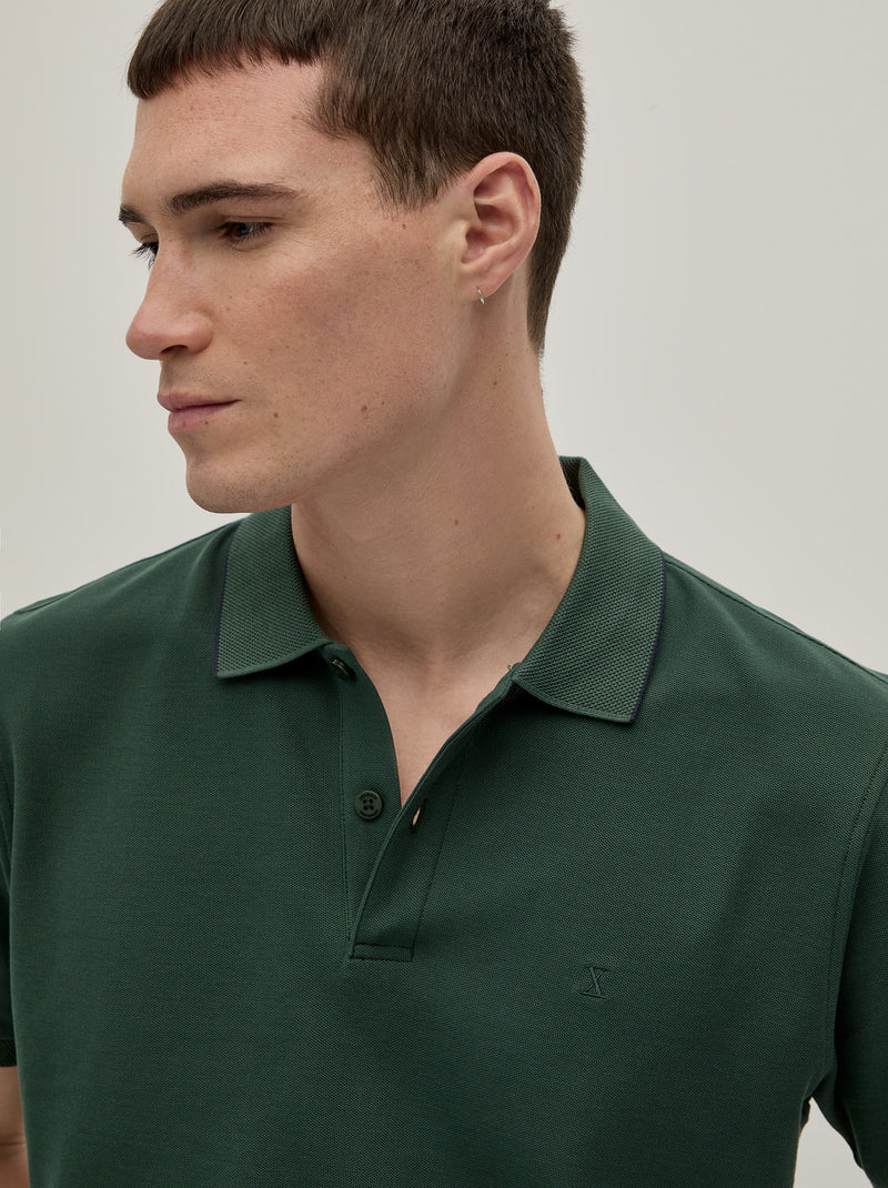 Polo piqué regular fit com risca