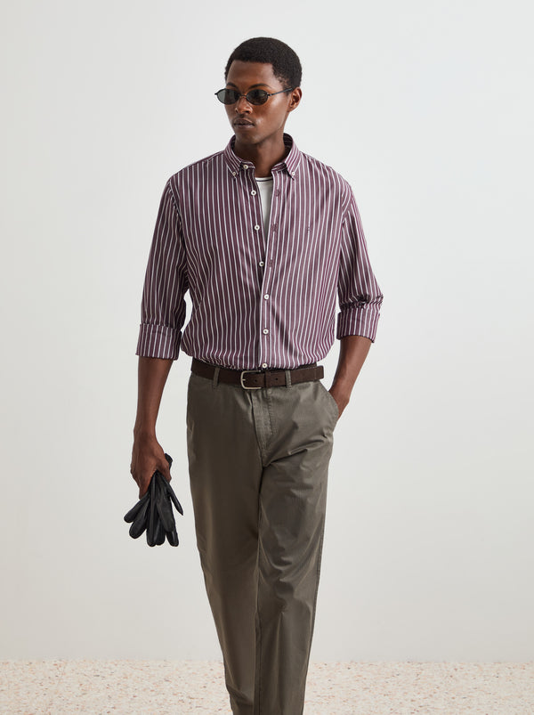 Camisa regular fit às riscas em popelina