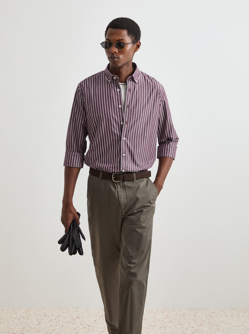 Camisa regular fit às riscas em popelina