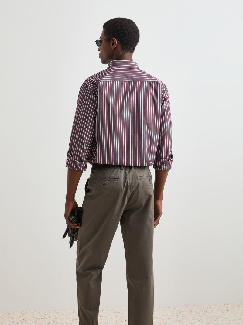 Camisa regular fit às riscas em popelina