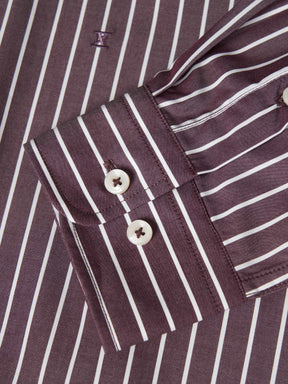 Camisa regular fit às riscas em popelina