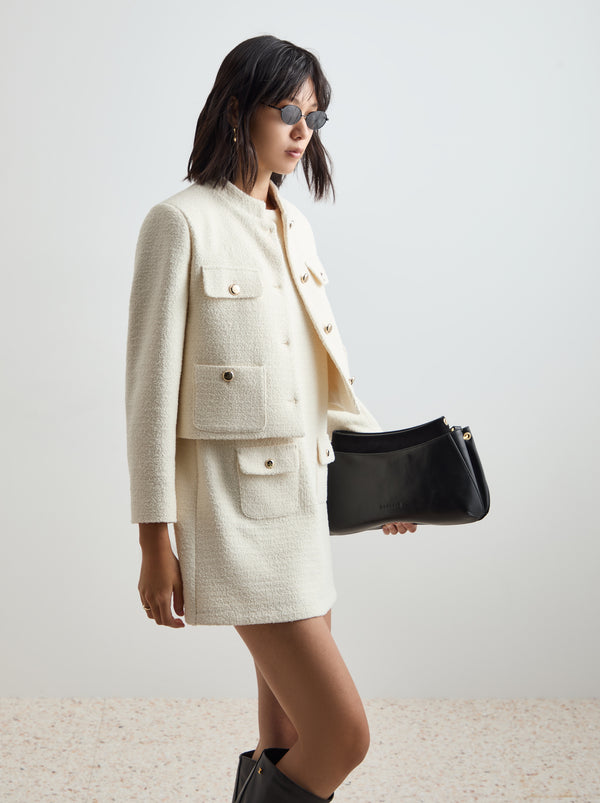 Casaco tweed curto com botões dourados