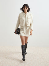 Casaco tweed curto com botões dourados