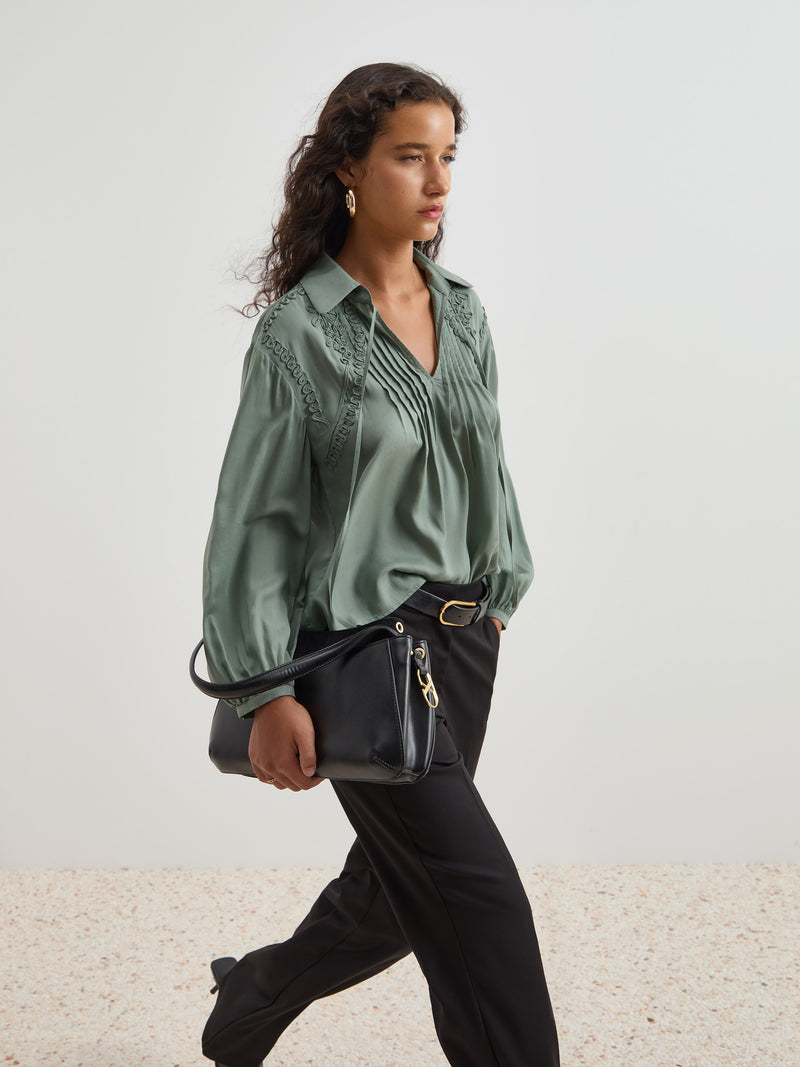 Blusa com bordado de manga comprida