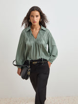 Blusa com bordado de manga comprida