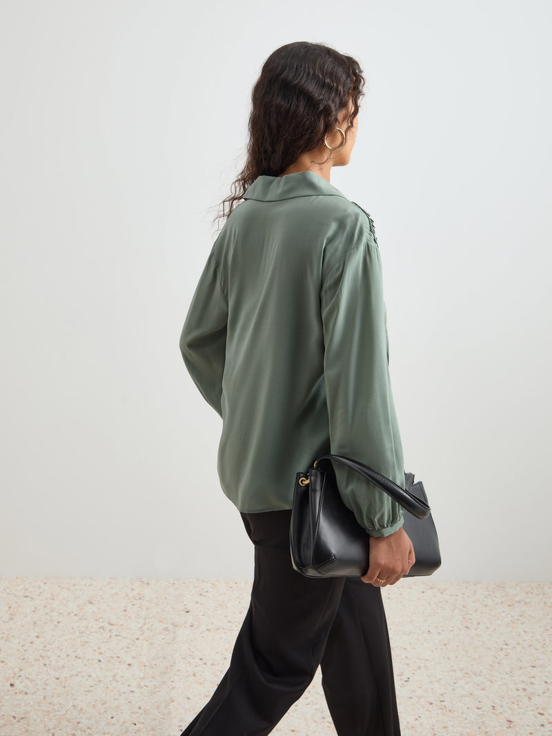 Blusa com bordado de manga comprida