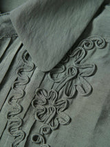 Blusa com bordado de manga comprida