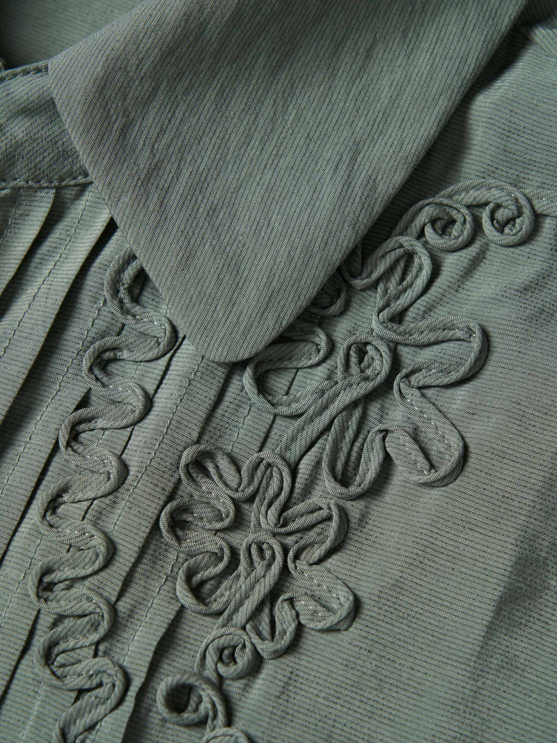 Blusa com bordado de manga comprida