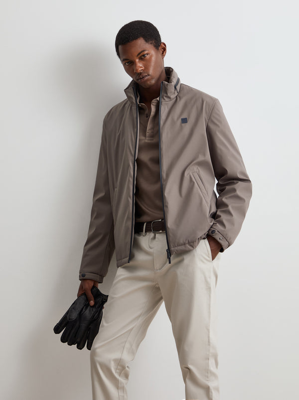 Blusão com capuz oculto