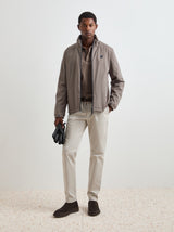 Blusão com capuz oculto