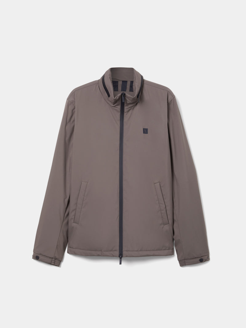 Blusão com capuz oculto