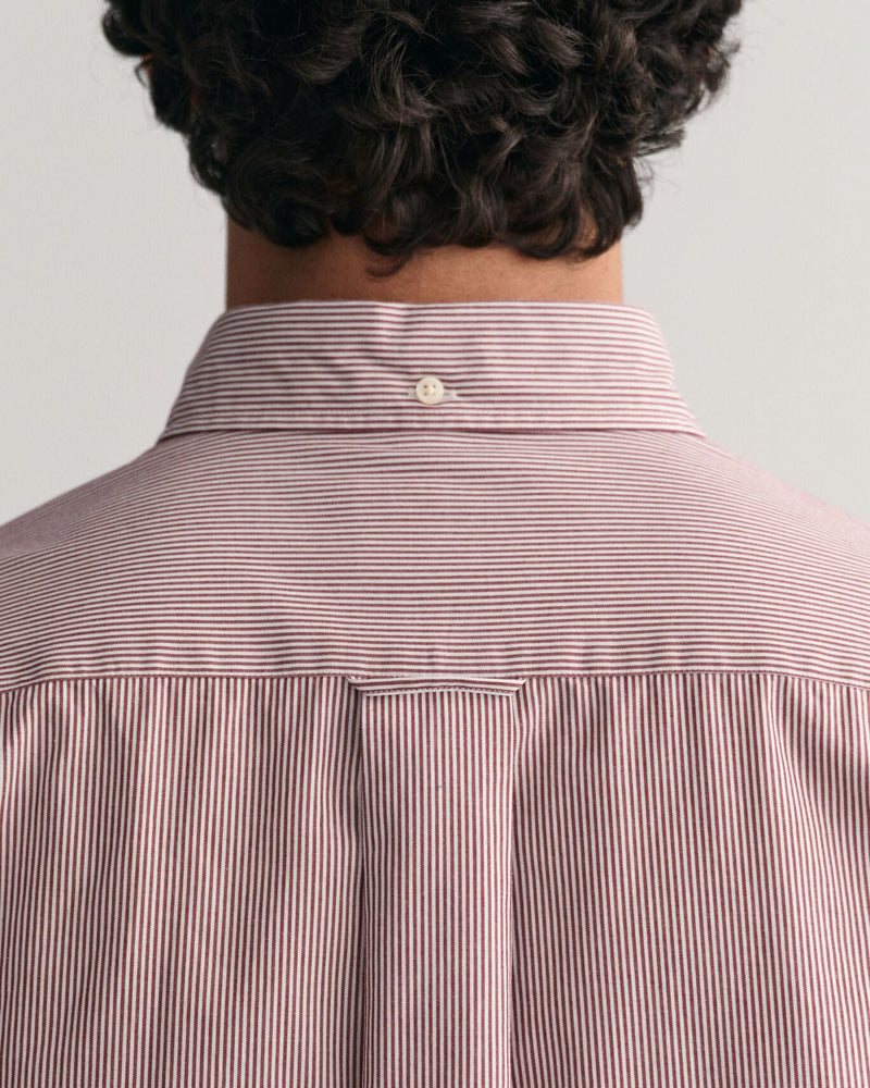 Camisa em popelina às riscas finas regular fit