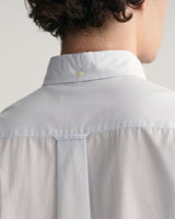 Camisa em popelina às riscas finas regular fit