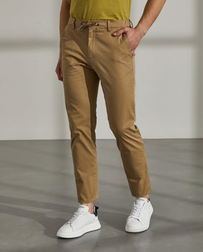 Calças para homem regular fit chino em algodão stretch