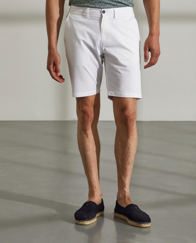 Bermudas para homem regular fit em sarja com bolsos