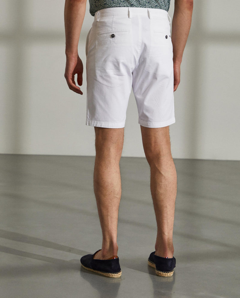 Bermudas para homem regular fit em sarja com bolsos