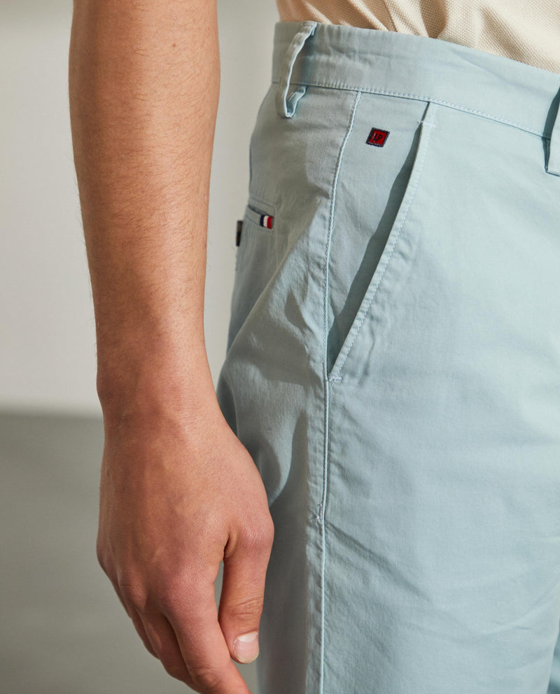 Bermudas para homem regular fit em sarja com bolsos