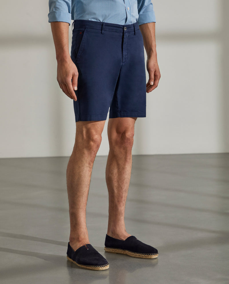 Bermudas para homem regular fit em sarja com bolsos