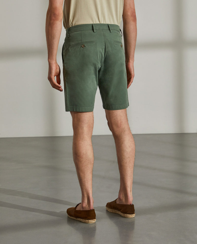 Bermudas para homem regular fit em sarja com bolsos
