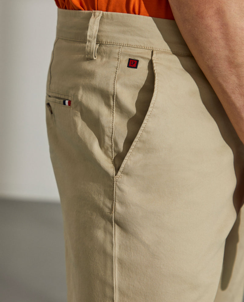 Bermudas para homem regular fit em sarja com bolsos