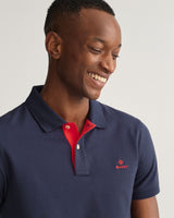 Rugger piqué com colarinho contrastante